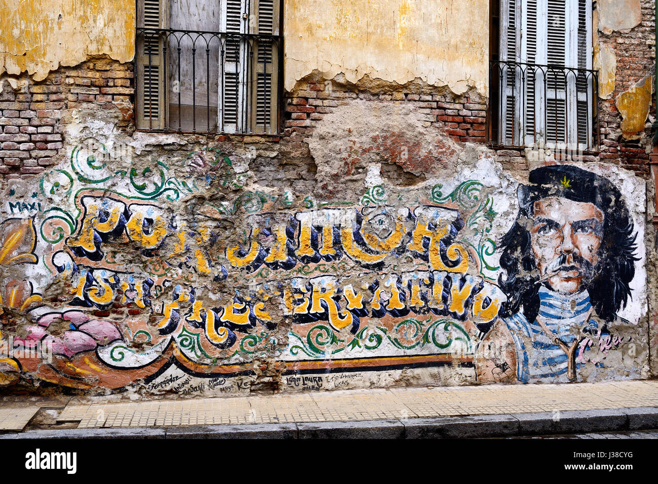 SAN TELMO, BUENOS AIRES, ARGENTINE - NOV 24, 2014 : Che Guevara graffiti sur une vieille maison walll, San Telmo, Buenos Aires, Argentine Banque D'Images