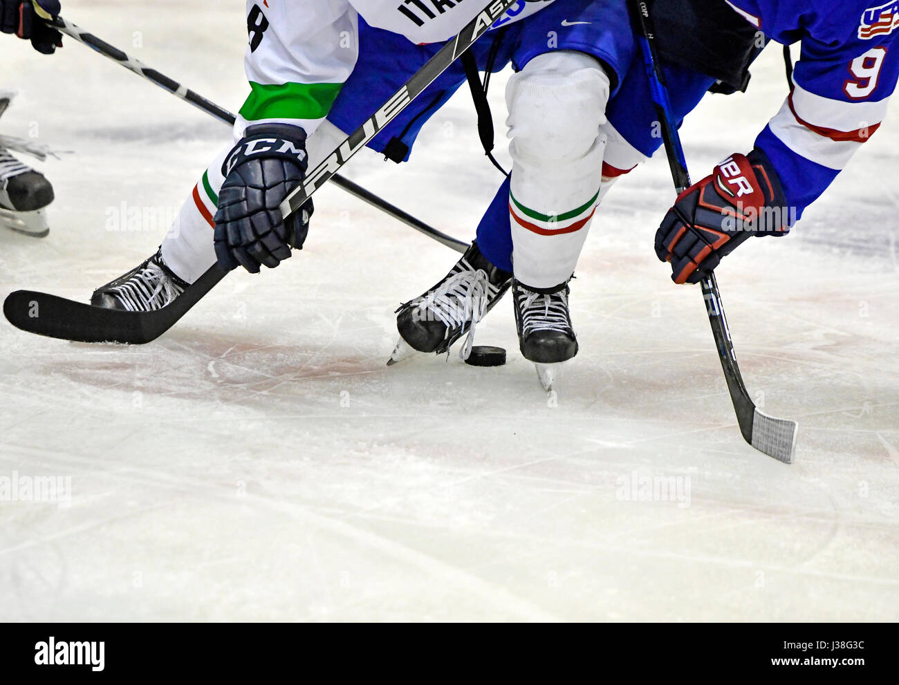 Milan, Italie, le 02 mai 2017 : match amical de hockey sur glace de l'Italie contre l'USA. Banque D'Images