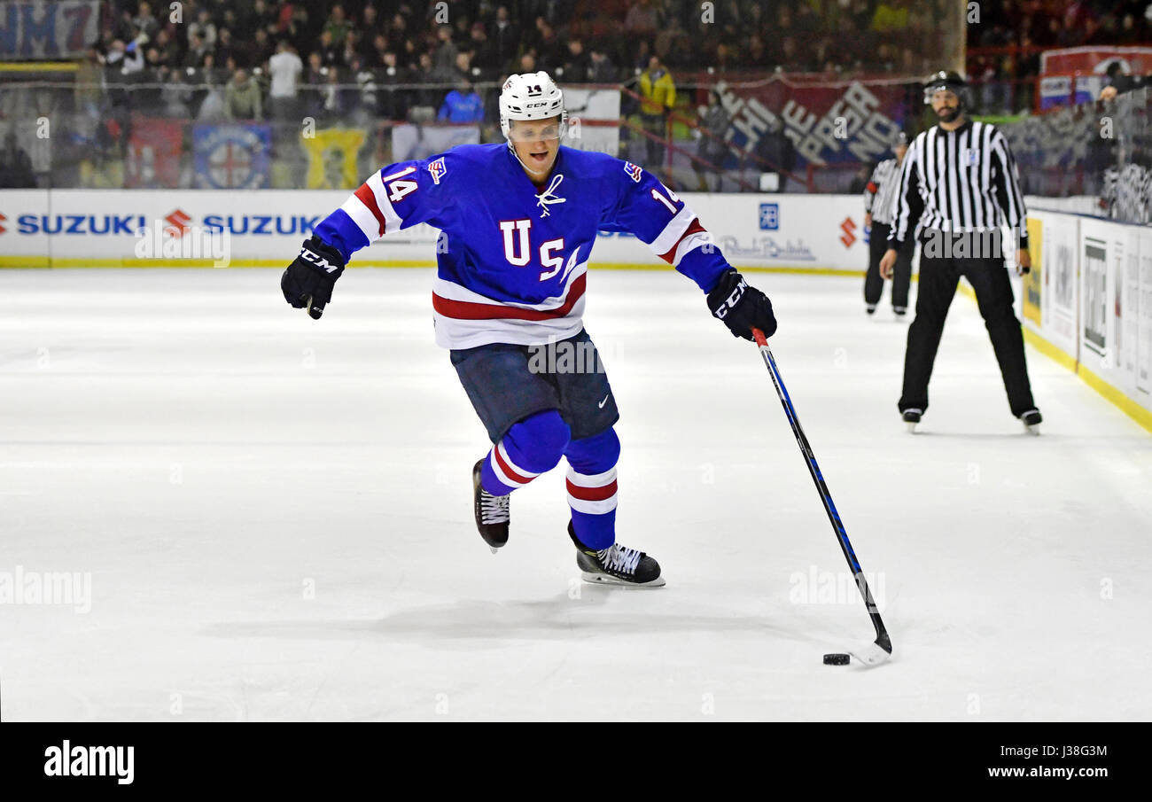 Milan, Italie, le 02 mai 2017 : match amical de hockey sur glace de l'Italie contre l'USA. Banque D'Images