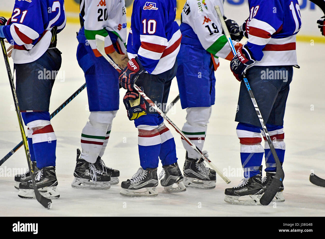 Milan, Italie, le 02 mai 2017 : match amical de hockey sur glace de l'Italie contre l'USA. Banque D'Images