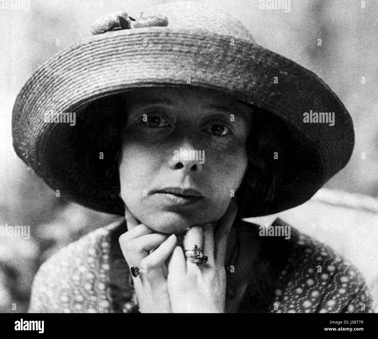 Cora Sandel était une auteure norvégienne, surtout connue pour ses œuvres explorant la vie intérieure des femmes dans la société. Ses écrits ont contribué à la littérature norvégienne moderne au début du XXe siècle. Banque D'Images Cora Sandel était une auteure norvégienne, surtout connue pour ses œuvres explorant la vie intérieure des femmes dans la société. Ses écrits ont contribué à la littérature norvégienne moderne au début du XXe siècle. Banque D'Images