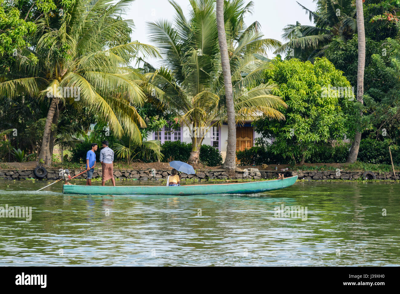 Vie quotidienne : les gens Keralan sur la Kerala backwaters, Alappuzha District, Kerala, Inde du Sud, en Asie du Sud Banque D'Images