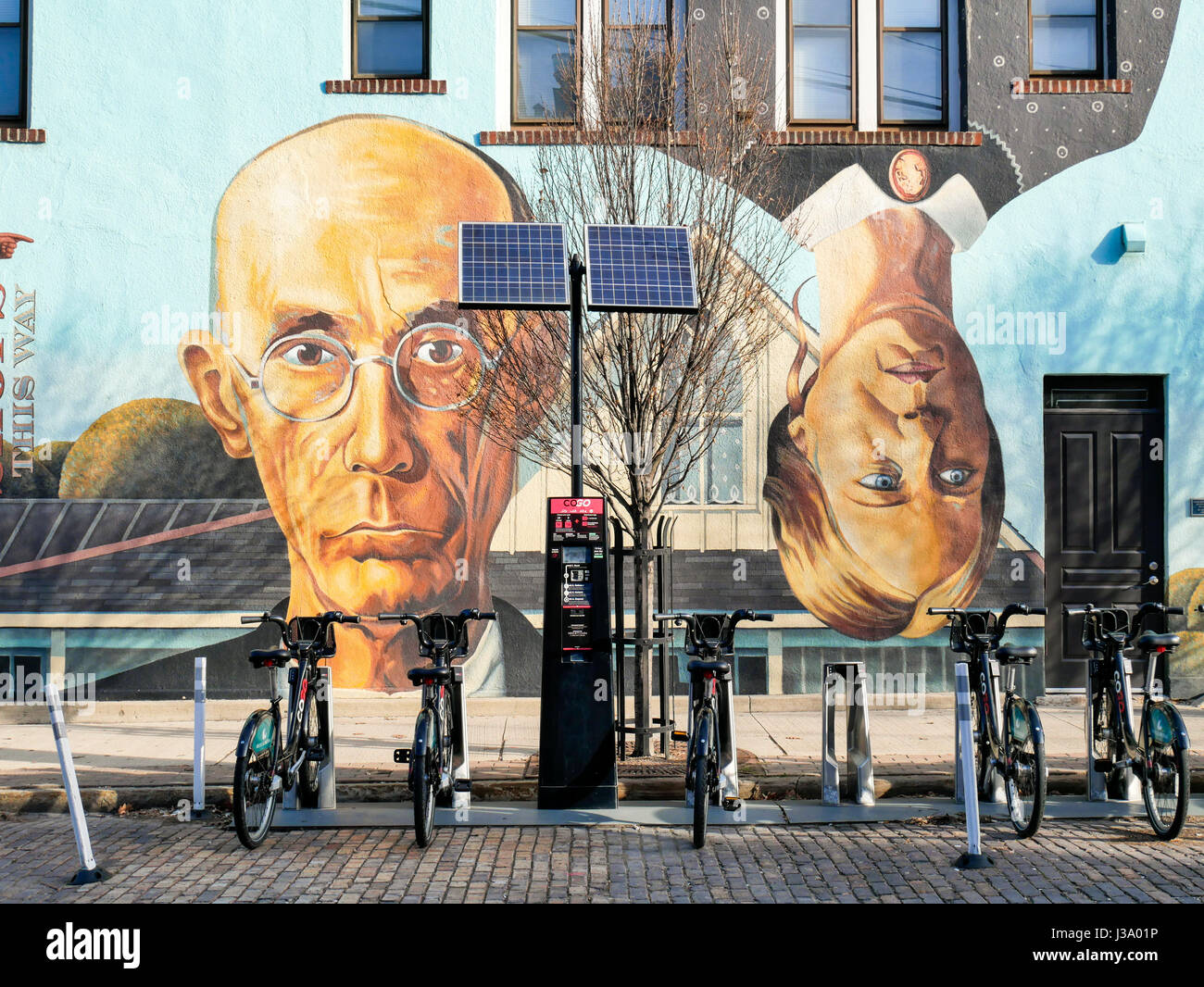 Variation de la murale Grant Woods' American Gothic, location vélo gare du Nord Court, Columbus, Ohio. Banque D'Images