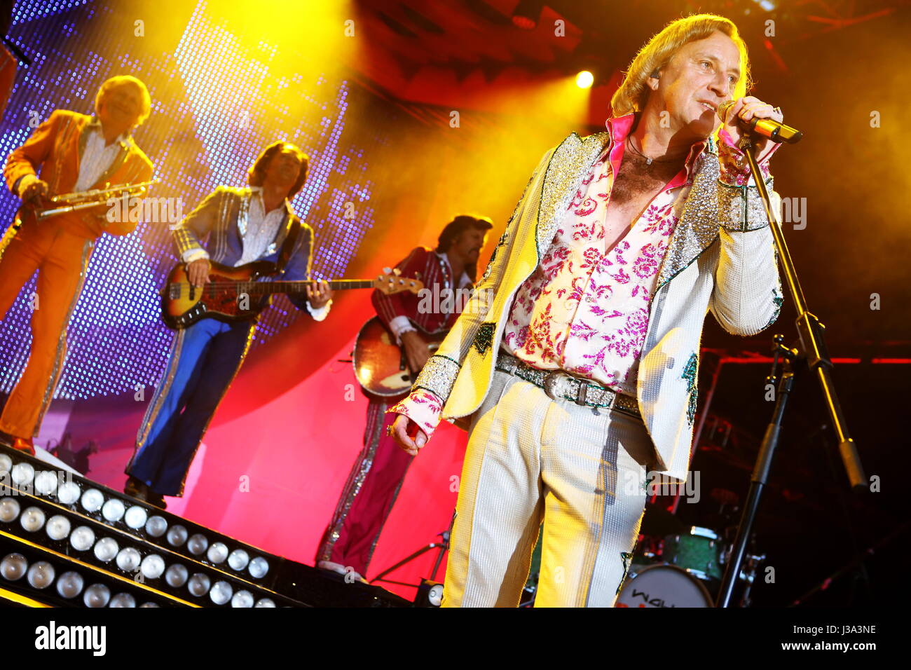 Giessen, ALLEMAGNE, 1er septembre, 2016. Dieter Thomas Kuhn et band, chanteuse de musique allemand schlager, représentant de l'Années 1990 schlager revival, avec show 'im Auftrag der Liebe" en 2016, Gießener Kultursommer Schiffenberg/Gießen/Allemagne. Fotocredit : Christian Lademann Banque D'Images