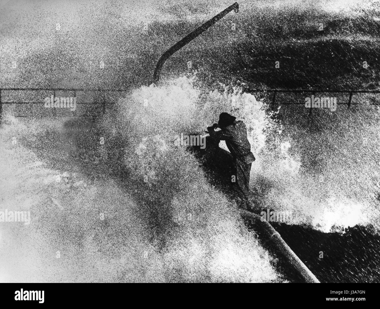 Navire dans la tempête, 1958 Banque D'Images