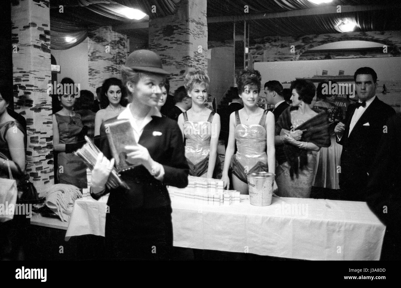 '''Madame'' Boule à la Bayerischer Hof à Munich, 1963' Banque D'Images