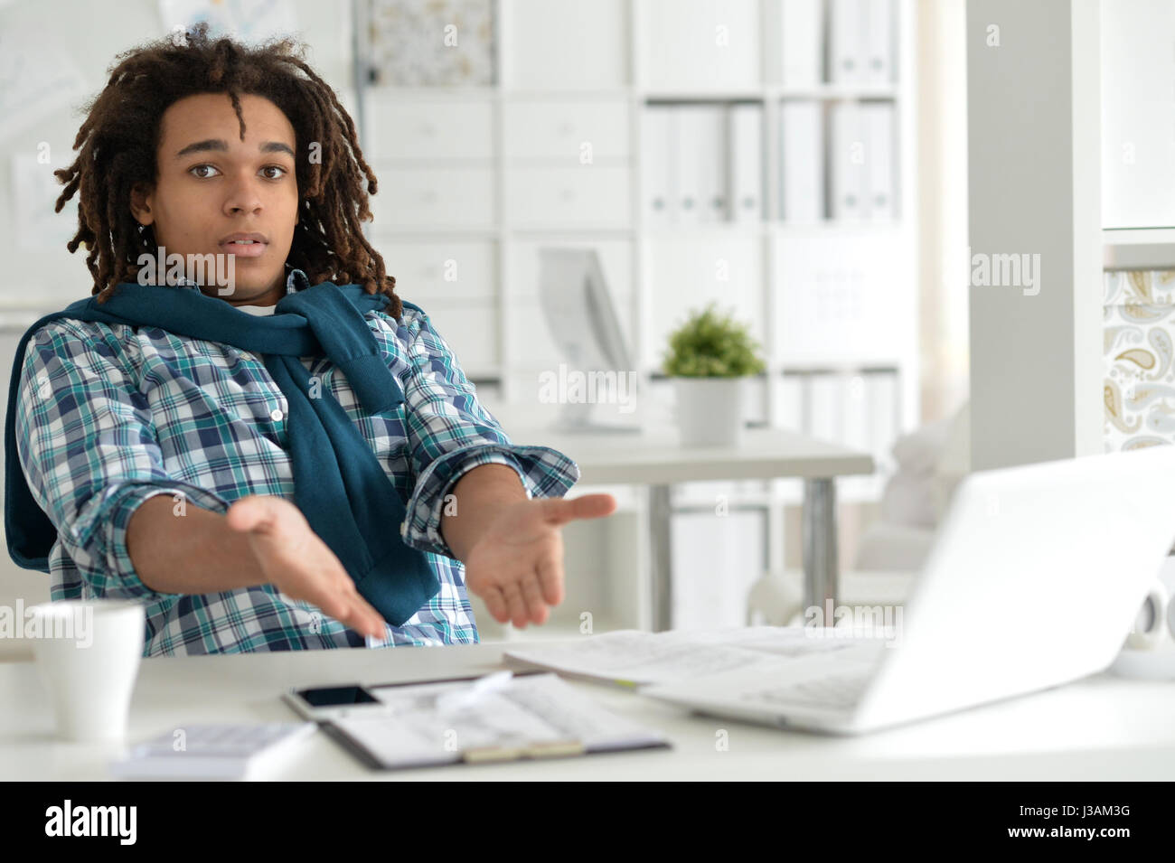 Le bureau d'affaires à travailler Banque D'Images
