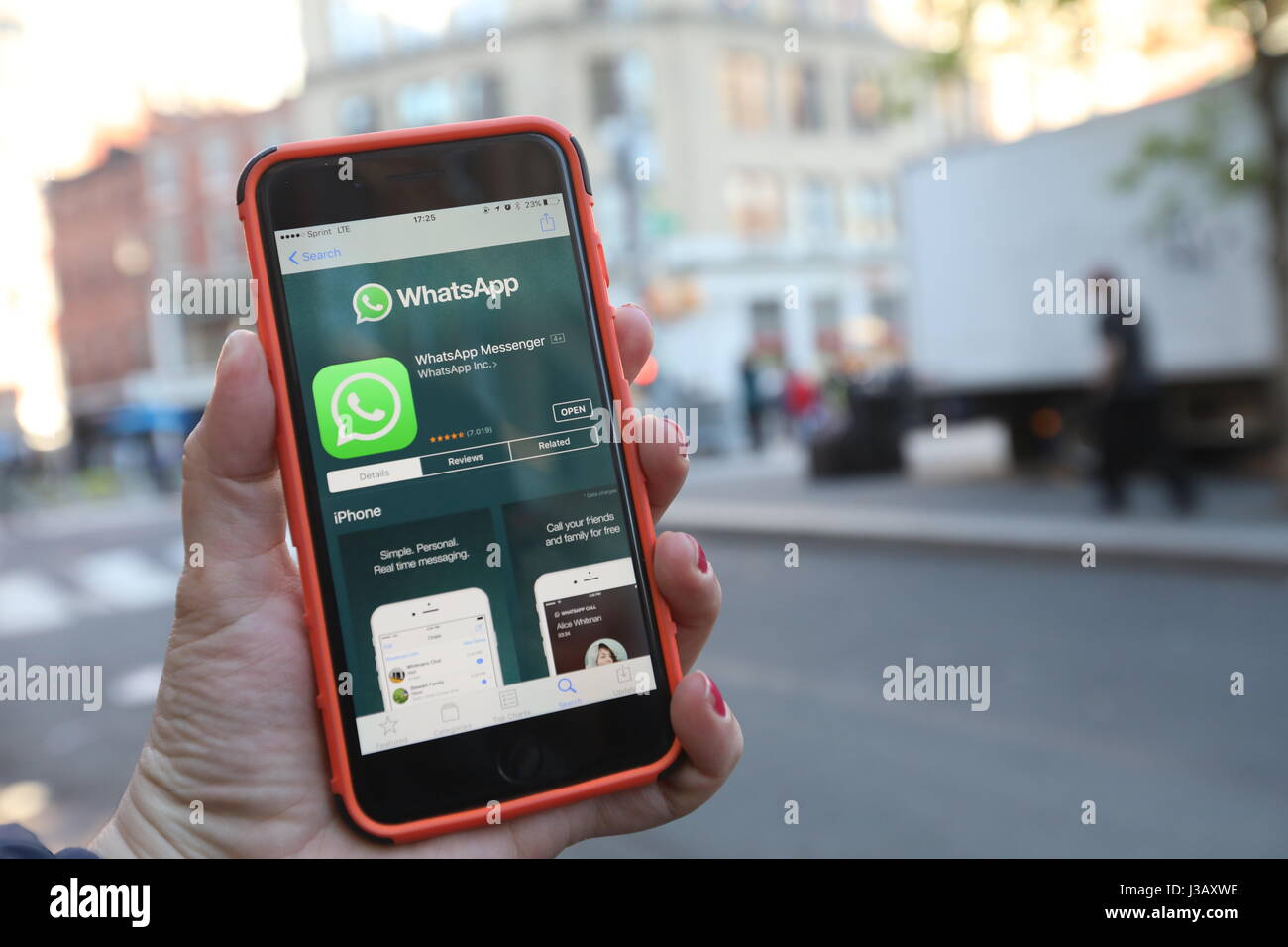 Message service WhatsAPP est inopérant dans plusieurs pays dont le Brésil le mercredi, 03. (PHOTO : VANESSA CARVALHO/BRÉSIL PHOTO PRESSE) Banque D'Images