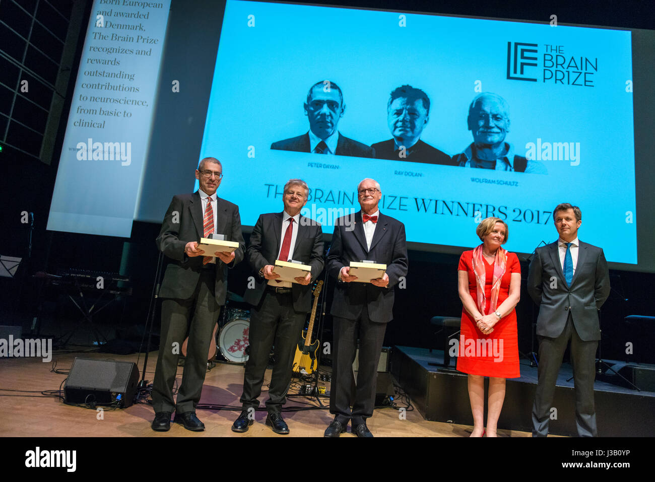 Copenhague, Danemark. 4 mai, 2017. La Fondation Lundbeck Prix de recherche majeurs - le cerveau - va cette année à trois chercheurs du cerveau basé au Royaume-Uni, pour expliquer la manière dont l'apprentissage est associé avec le système de récompense du cerveau. Les lauréats ont trouvé une clé pour comprendre les mécanismes du cerveau qui mènent au jeu compulsif, la toxicomanie et l'alcoolisme. Le prix du cerveau est le plus grand prix au sein de la recherche sur le cerveau. Credit : Matthew James Harrison/Alamy Live News Banque D'Images