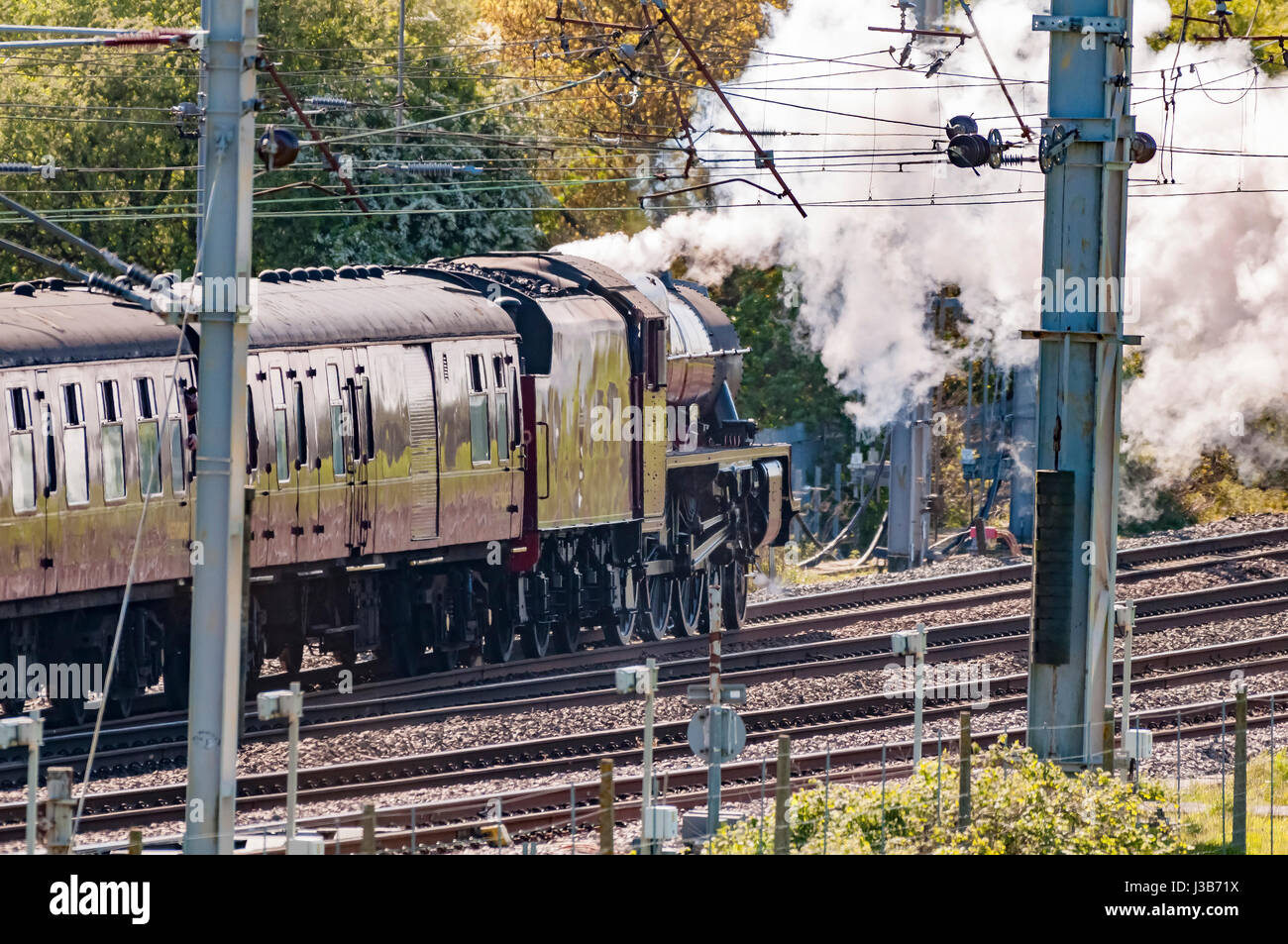 Warrington, Royaume-Uni. Le 05 mai, 2017. LMS Classe Jubilee 6P 4-6-0 No 45699 le transport de la Galatea Grande-bretagne X railtour vapeur à partir de la Grange Over Sands Bristol Temple Meads à aujourd'hui. C'est le 7e jour d'une tour ronde Bretagne pour amateurs de chemin de fer. Vu ici passant Winwick junction. Crédit : John Davidson/ Alamy Live News Banque D'Images