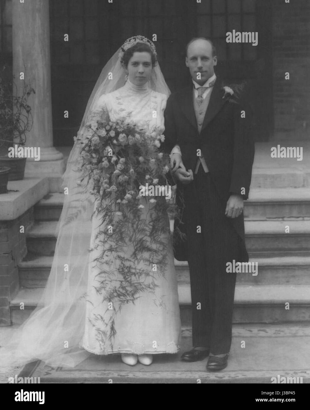 Eric Liddell, médaillé d'or olympique et missionnaire, a épousé Florence Mackenzie en 1934. Leur union, formée après le temps de Ericâ€™ aux Jeux olympiques de Paris en 1924, était profondément enracinée dans la foi et le service aux autres. Eric a ensuite servi comme missionnaire en Chine, où il est devenu un martyr pendant la première Guerre mondiale Banque D'Images