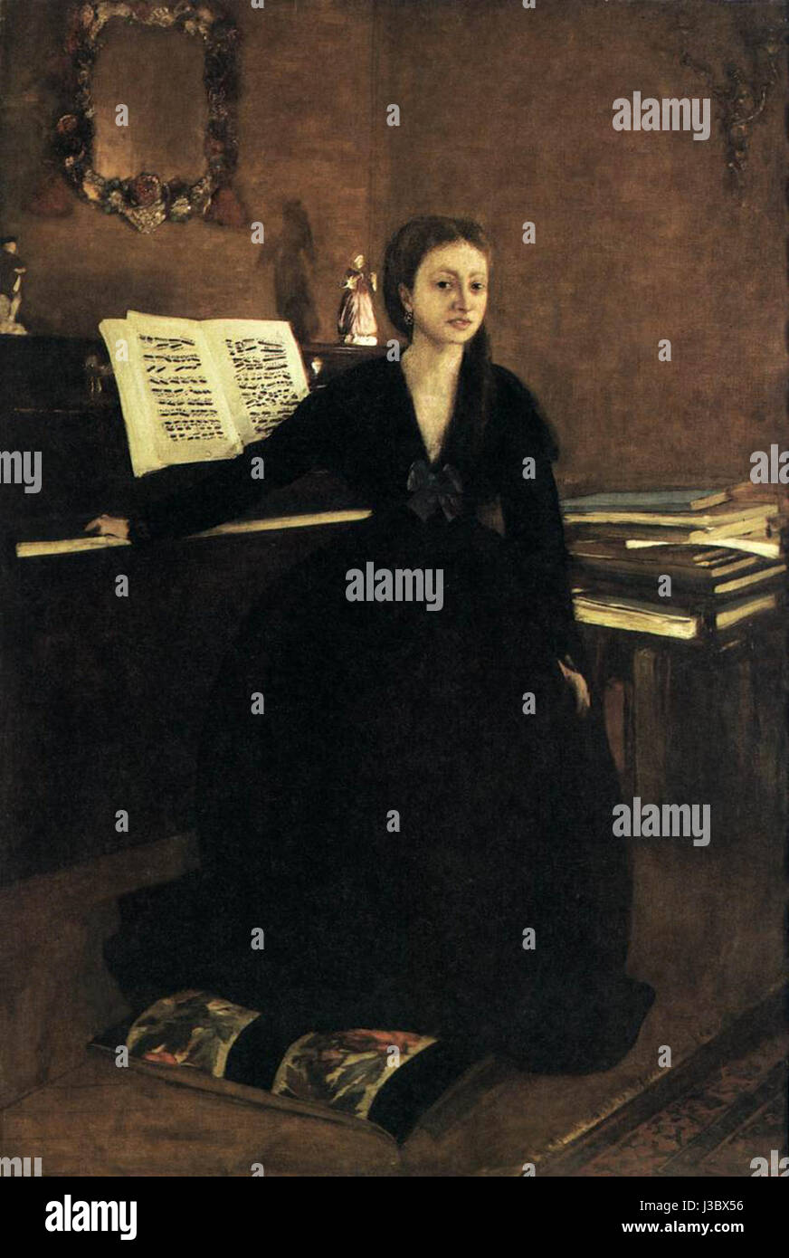 Cette peinture d'Edgar Degas, "Madame Camus au piano", capture un moment d'une femme jouant du piano, soulignant l'habileté de Degas à capturer des moments quotidiens avec un accent sur le mouvement et la lumière. Banque D'Images