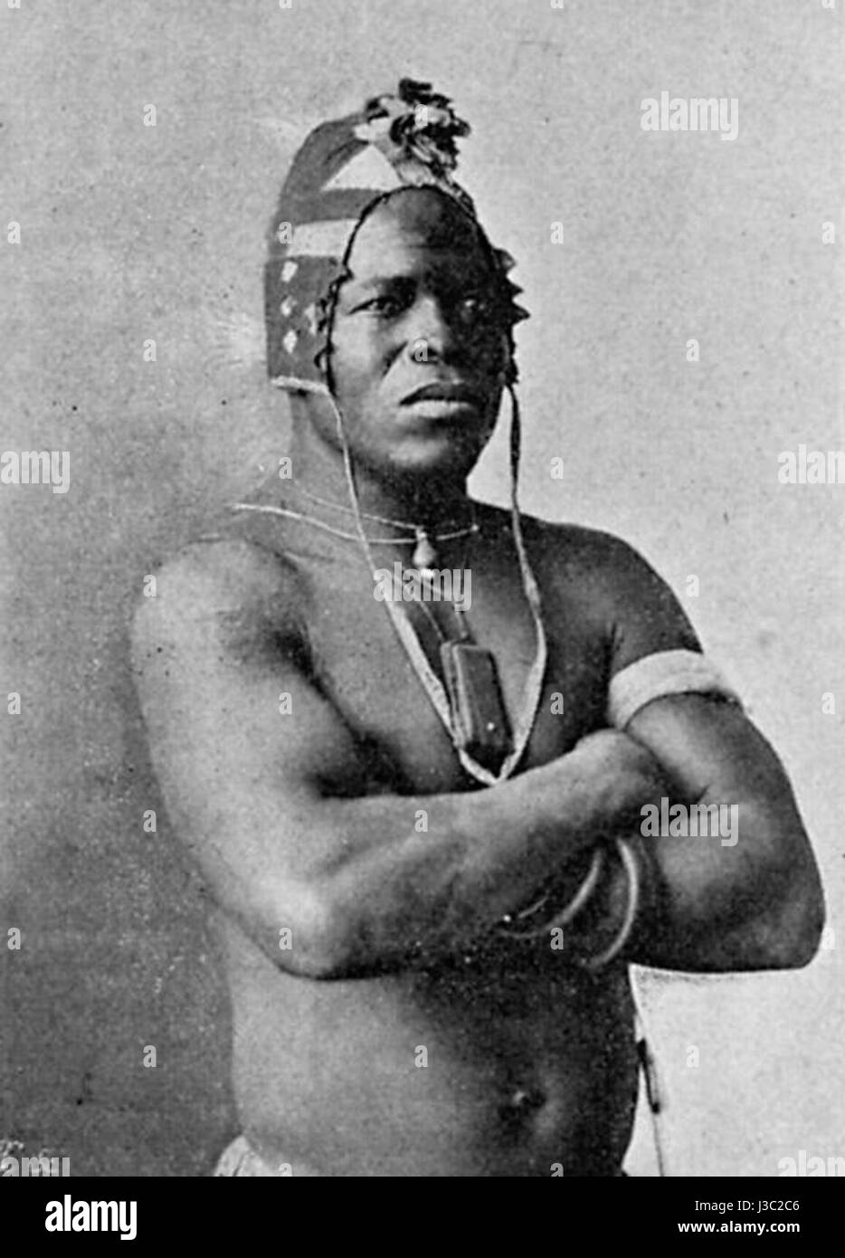Le peuple Diola est un groupe ethnique situé principalement au Sénégal, en Gambie et en Guinée-Bissau. Cette référence de 1902 met en évidence leur riche patrimoine culturel et la structure sociétale qui a gouverné leurs communautés pendant cette période. Banque D'Images