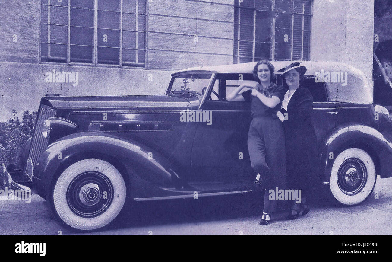 Eleanor Powell, danseuse et actrice américaine renommée, est connue pour ses talents exceptionnels de danseuse à claquettes et ses performances dans les films hollywoodiens des années 1930. Son travail dans l'industrie cinématographique a fait d'elle une star et une pionnière pour les femmes dans la danse et le cinéma. Banque D'Images