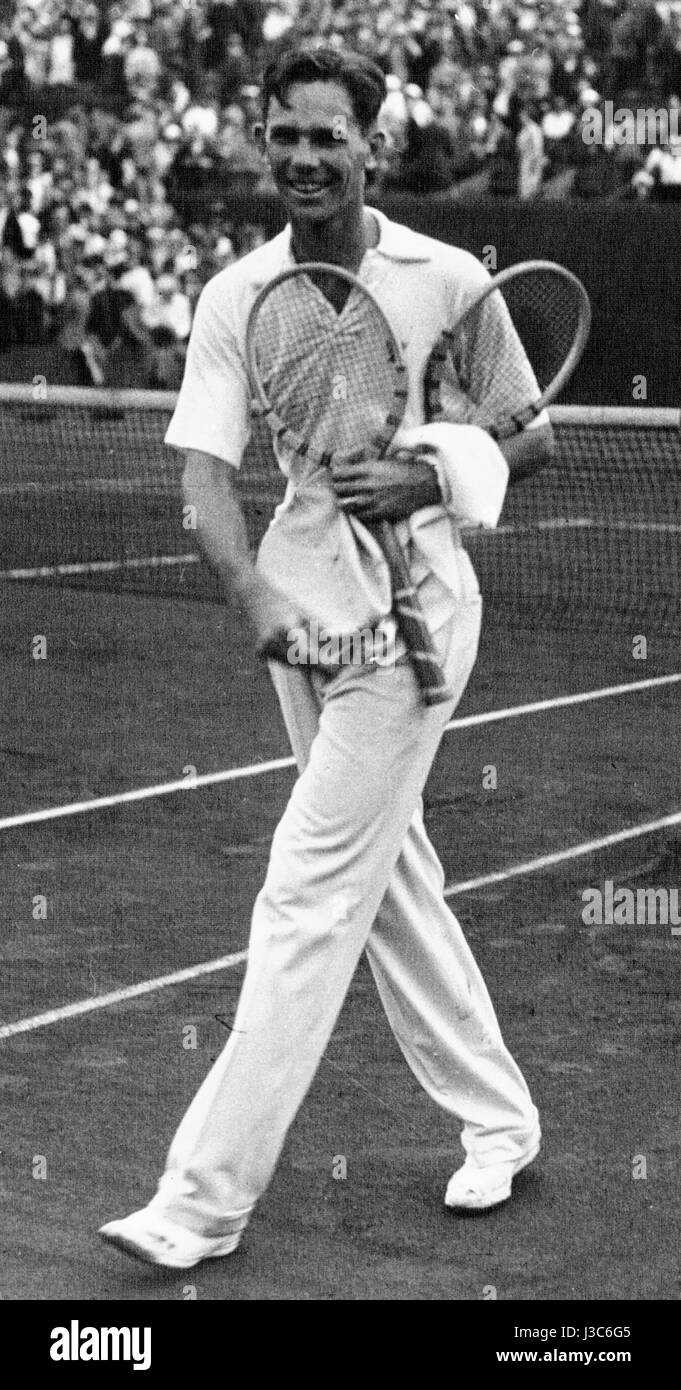 Ellsworth Vines était un joueur de tennis américain de premier plan, connu pour ses victoires dans les années 1940 Il a été classé parmi les meilleurs joueurs de tennis du monde et a apporté des contributions notables à ce sport au cours de sa carrière. Banque D'Images