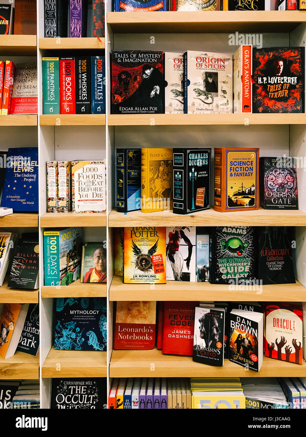 Bucarest, Roumanie - 24 janvier 2017 : Science Fiction Littérature livres en vente en librairie des étagères. Banque D'Images