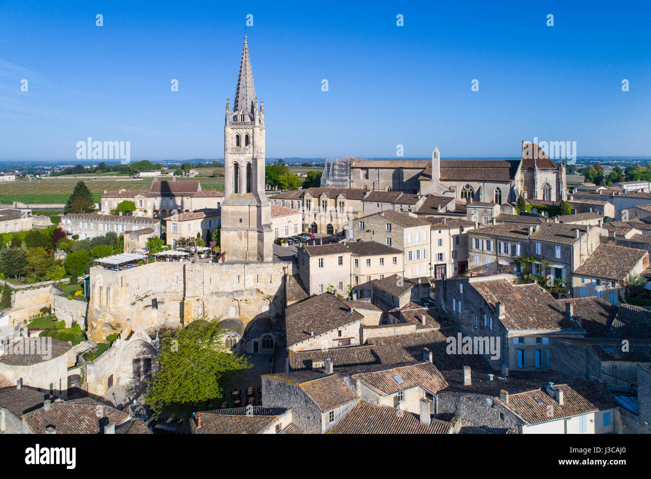 Vue aérienne de Saint-Emilion, l'une des principales zones de production de vin rouge de la région de Bordeaux. Banque D'Images