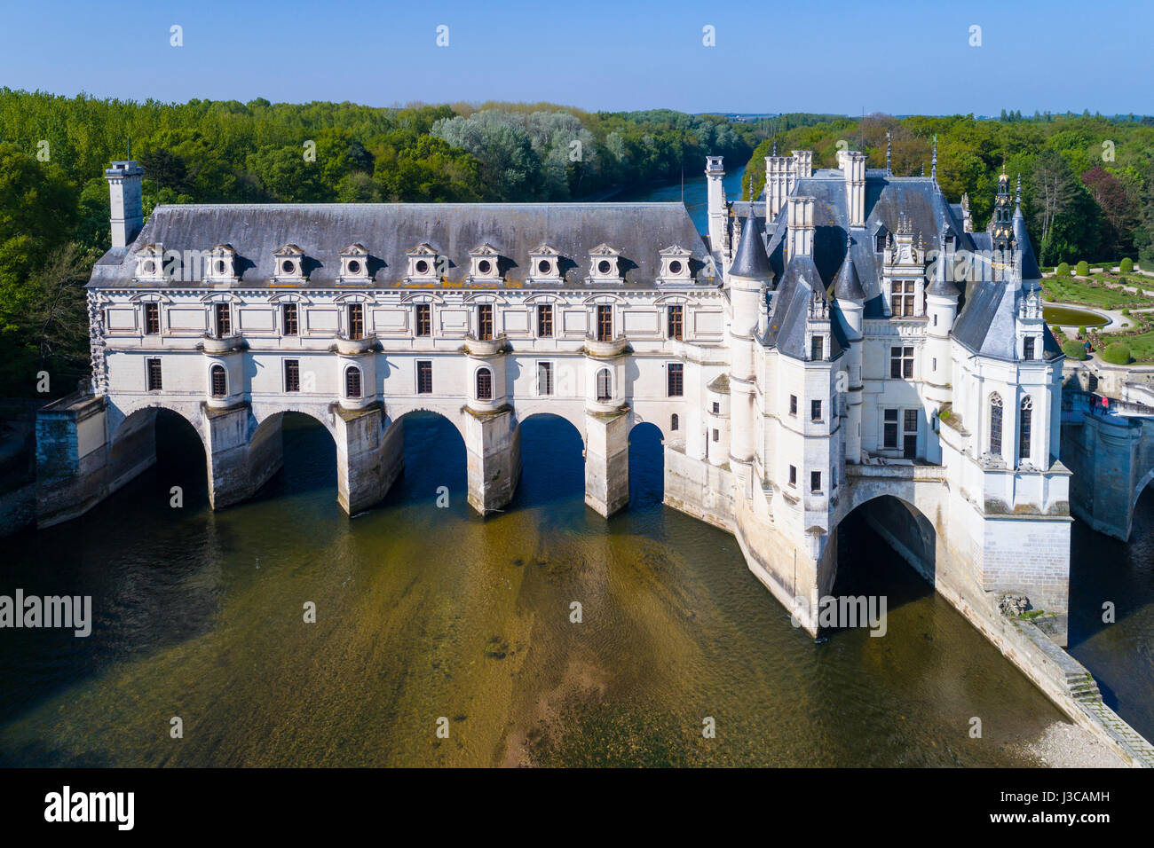 Indre et Loire, vue aérienne du château de Chenonceau, vallée de la Loire classée au patrimoine mondial de l'UNESCO, Banque D'Images