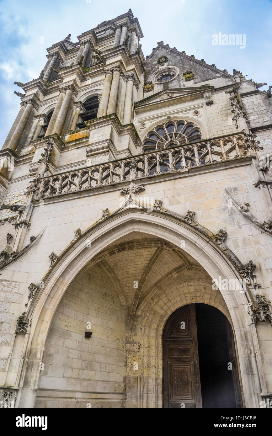 La France, l'Center-Val de Loire, façade de la cathédrale de Blois à la fin de l'époque gothique et début de style néoclassique. Banque D'Images