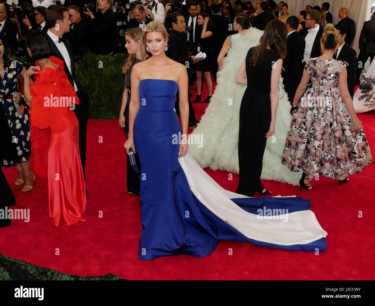 Ivanka Trump arrive au Costume Institute Gala bénéfice dans New York, New York USA le 4 mai 2015. Photo par Francis Specker Banque D'Images