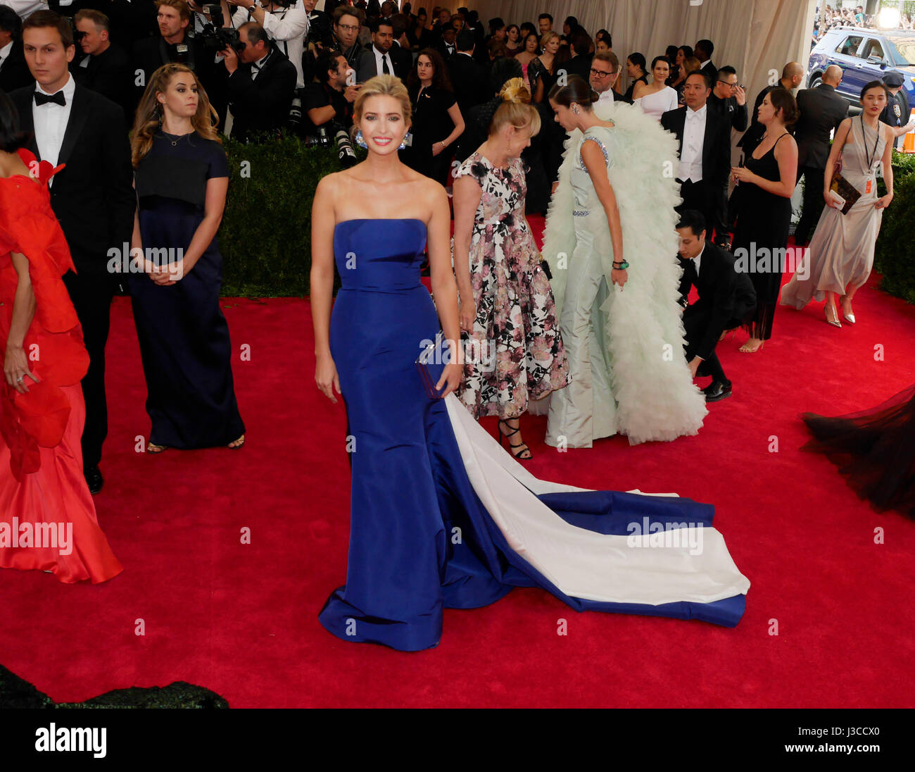 Ivanka Trump arrive au Costume Institute Gala bénéfice dans New York, New York USA le 4 mai 2015. Photo par Francis Specker Banque D'Images
