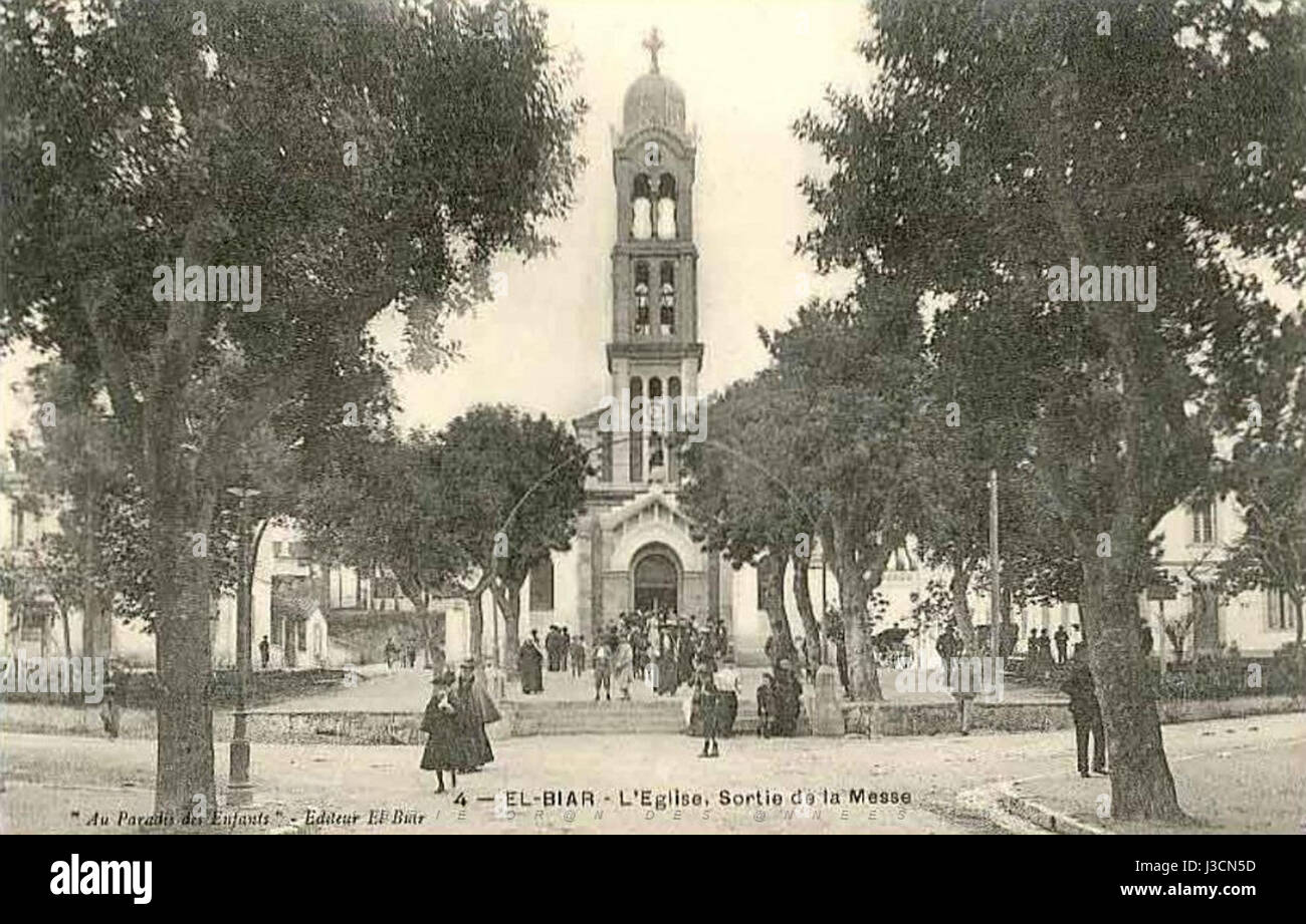 L'Eglise d'El Biar est une église historique située à El Biar, en Algérie. Il est connu pour sa conception architecturale et son rôle dans la communauté religieuse et culturelle locale à l'époque coloniale française. Banque D'Images