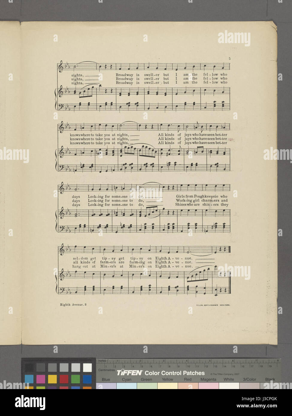 Une photographie historique de la New York public Library montrant la huitième Avenue à New York. L'image capture l'atmosphère vibrante de l'avenue au début du XXe siècle. Banque D'Images