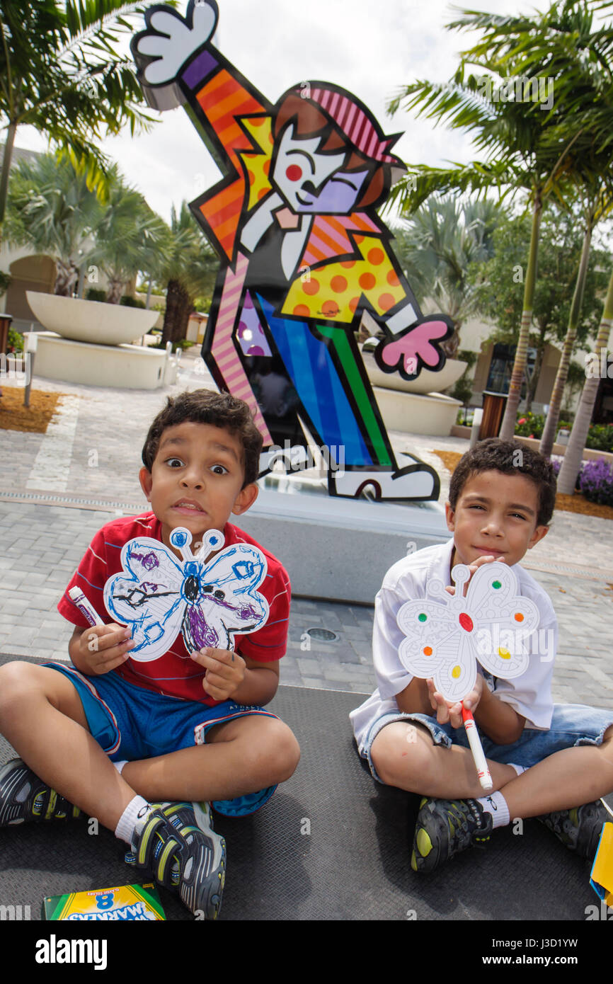Miami Florida, boutiques à Midtown Miami, Brush avec Romero Britto, artiste célèbre, fête de peinture pour enfants, événement de dévoilement de sculpture, hispanique latin Latino Banque D'Images