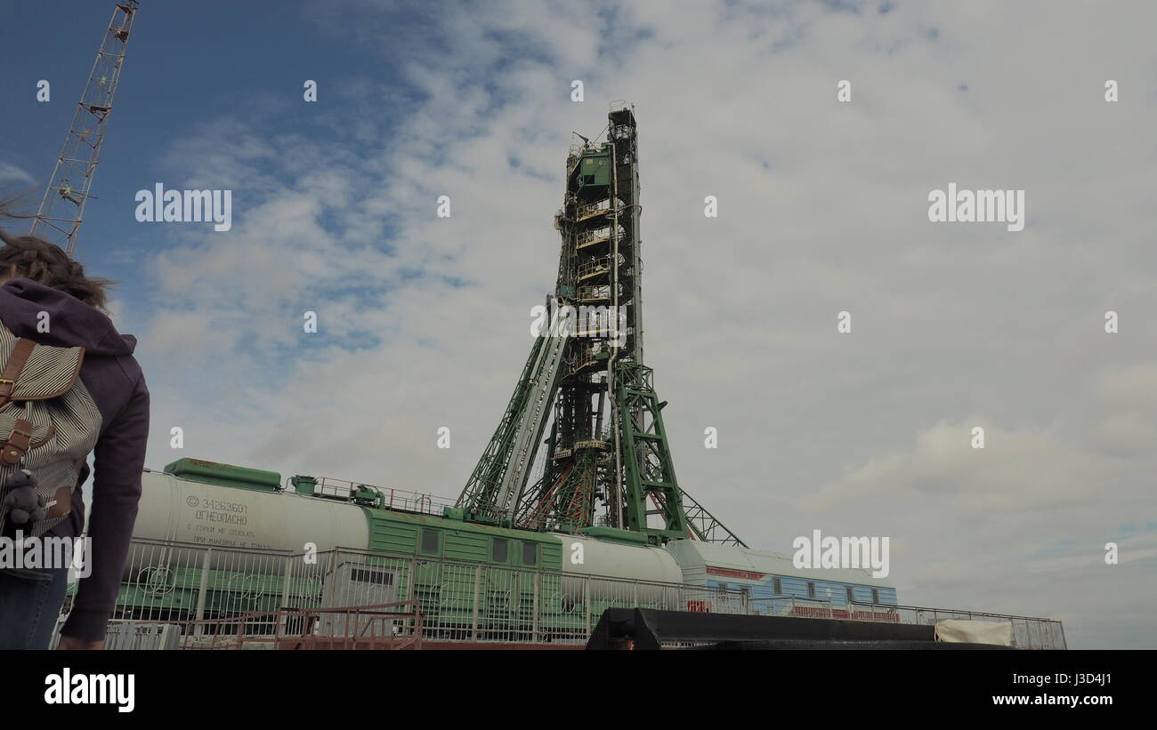 Une fusée a volé loin de là, il y a quelques heures.C'était le déjeuner au Centre spatial de Baïkonour Jeudi 20 16:00. Banque D'Images