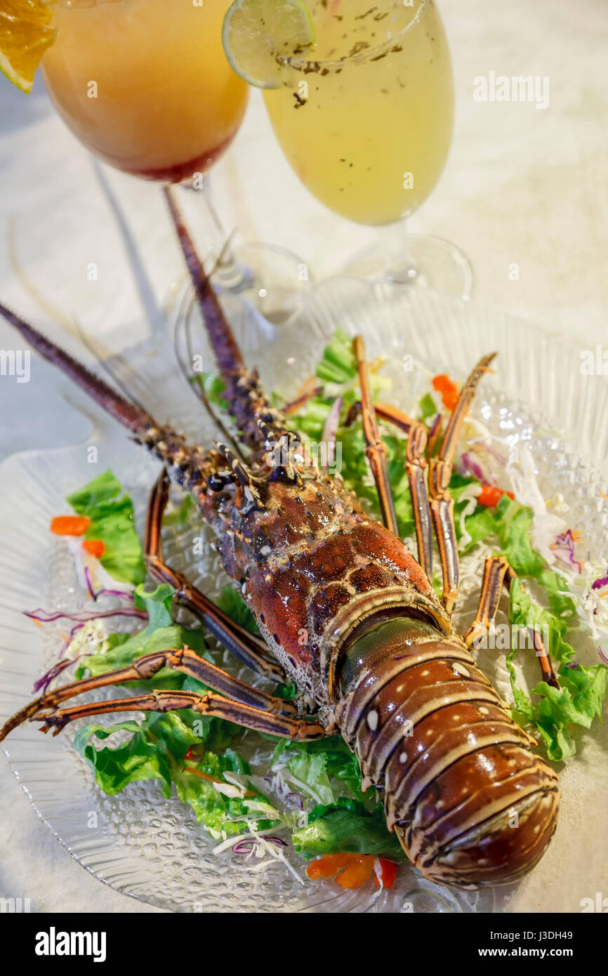 Le homard, olas y restaurant Arena, Parador Villas del Mar Hau, plage Jobos, Isabela, Puerto Rico Banque D'Images