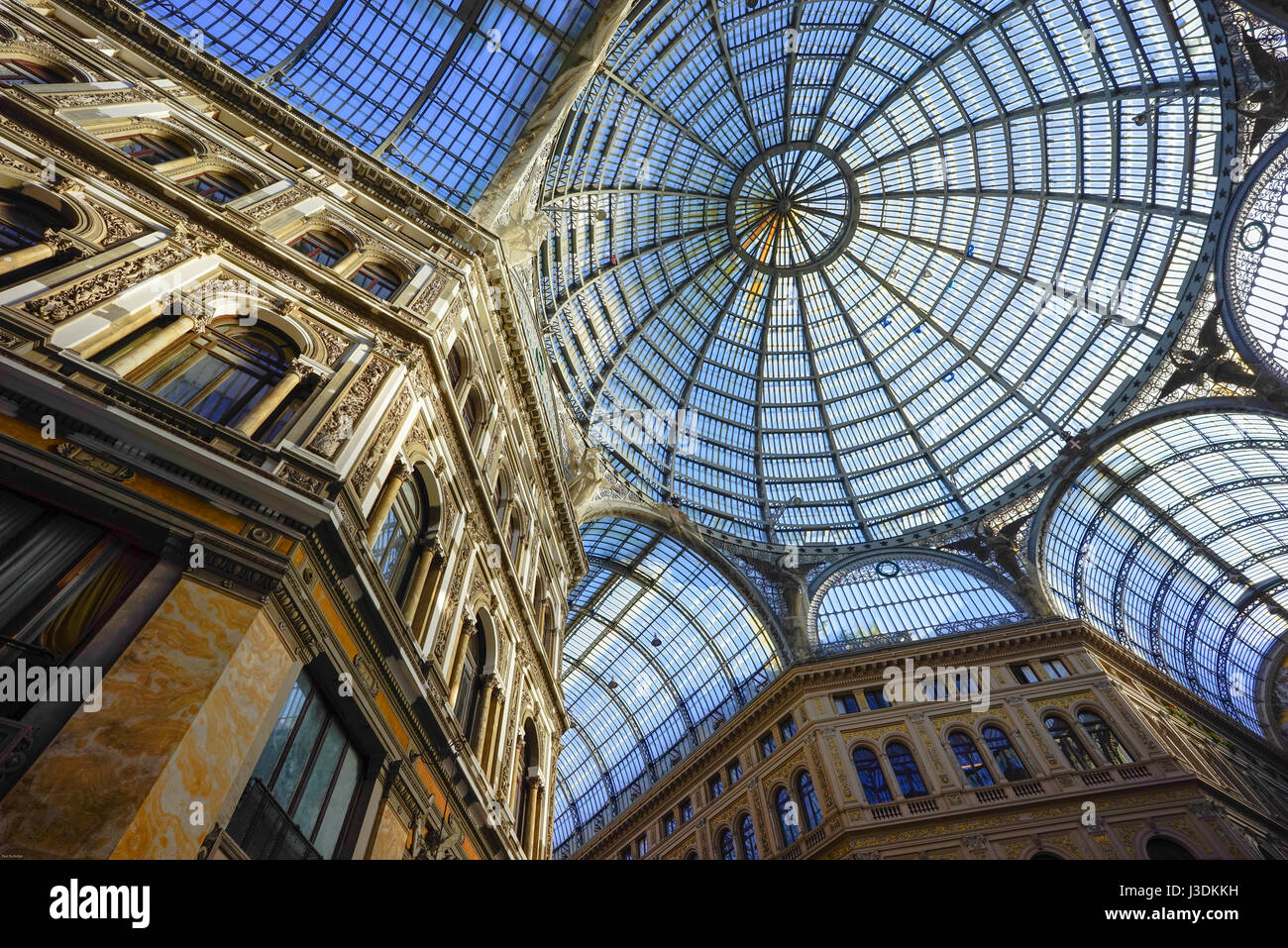 La Galeria Umberto est un petit complexe commercial en face du Teatro di San Carlo de Naples, Italie. Banque D'Images