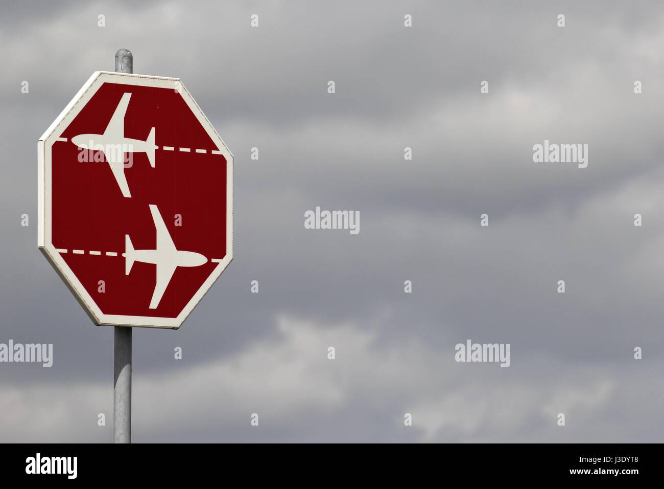 Inscrivez-vous à l'aéroport néerlandais : stop, avion qui circulait au sol de l'avant Banque D'Images