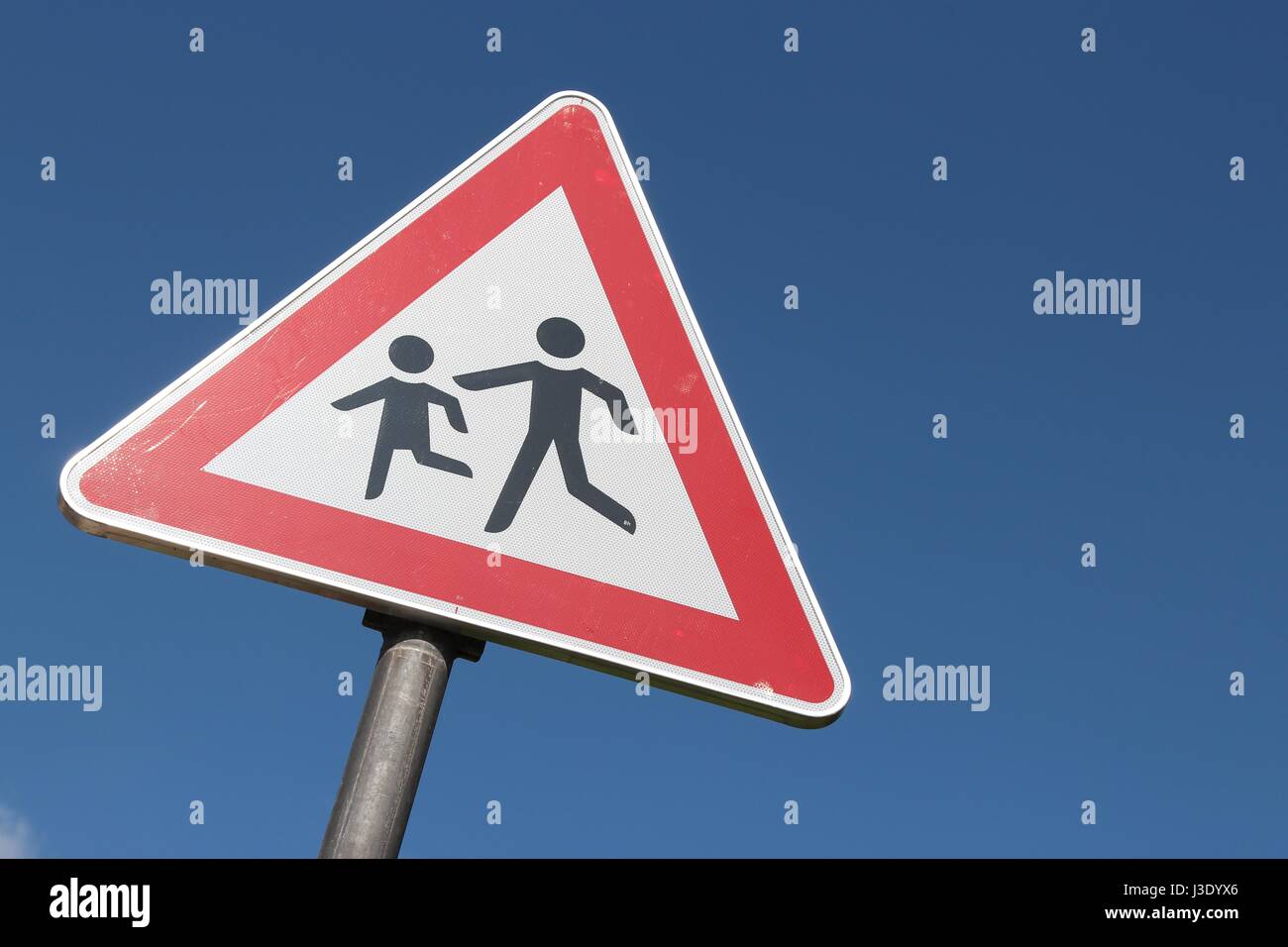 German road sign : enfants traversant Banque D'Images