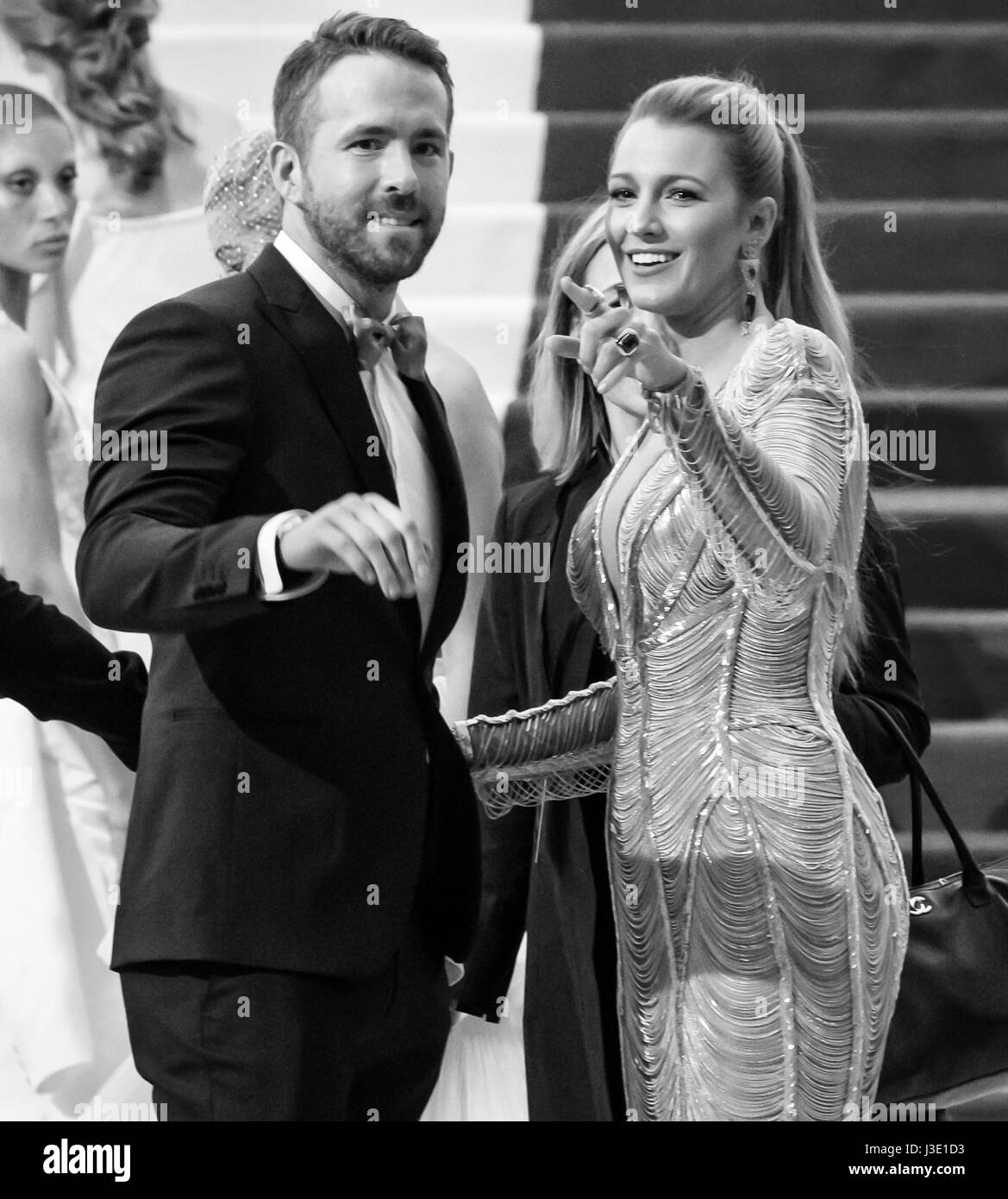 NEW YORK, NY - 01 MAI 2017 : Ryan Reynolds et Blake Lively assister à la 'Rei Kawakubo/Comme des Garçons : Art de The In-Between' Costume Institute Gala Banque D'Images NEW YORK, NY - 01 MAI 2017 : Ryan Reynolds et Blake Lively assister à la 'Rei Kawakubo/Comme des Garçons : Art de The In-Between' Costume Institute Gala Banque D'Images