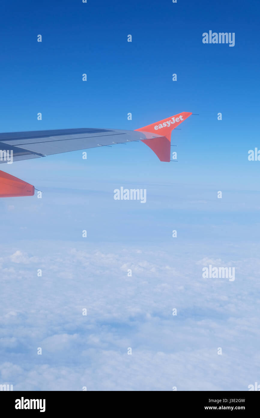 Aile d'aéronefs appartenant à la compagnie aérienne EasyJet Banque D'Images