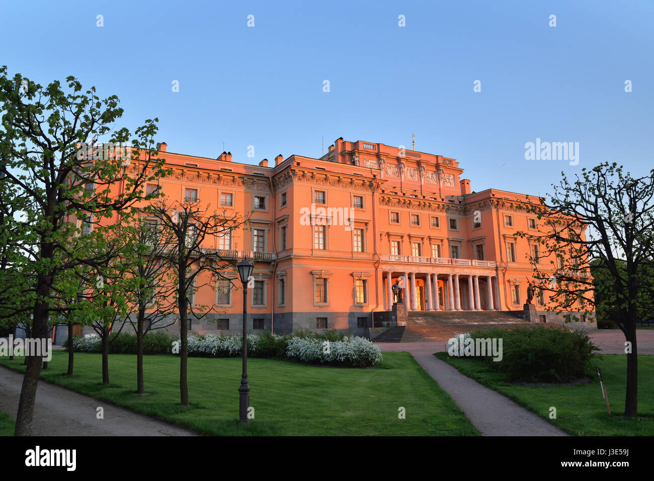 Les ingénieurs de Mikhailovsky château de la Rivière Fontanka au coucher du soleil à Saint-Pétersbourg Banque D'Images