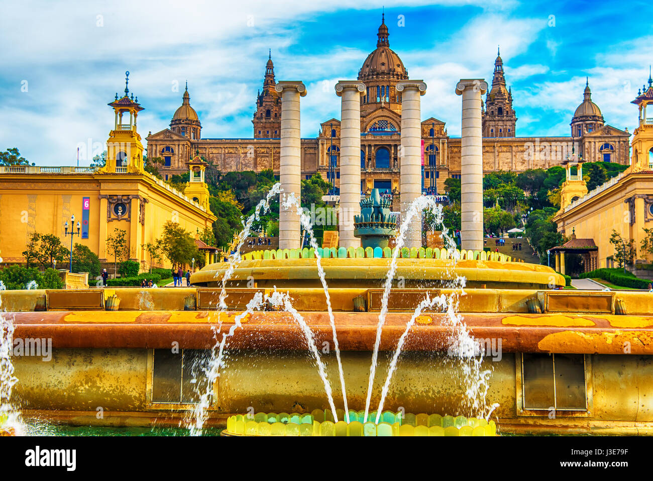 Barcelone, Catalogne, Espagne au printemps : le Palais National, Palais National, Musée National d'Art de Catalogne Banque D'Images