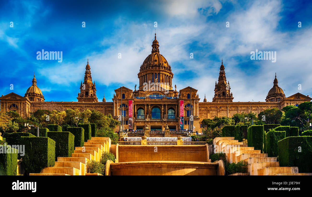 Barcelone, Catalogne, Espagne au printemps : le Palais National, Palais National, Musée National d'Art de Catalogne Banque D'Images