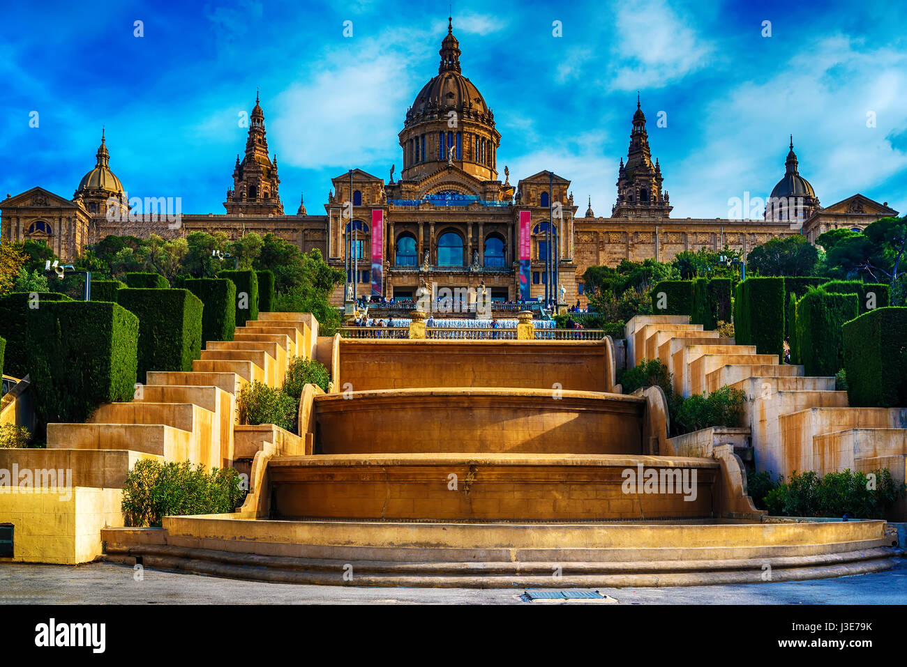 Barcelone, Catalogne, Espagne au printemps : le Palais National, Palais National, Musée National d'Art de Catalogne Banque D'Images