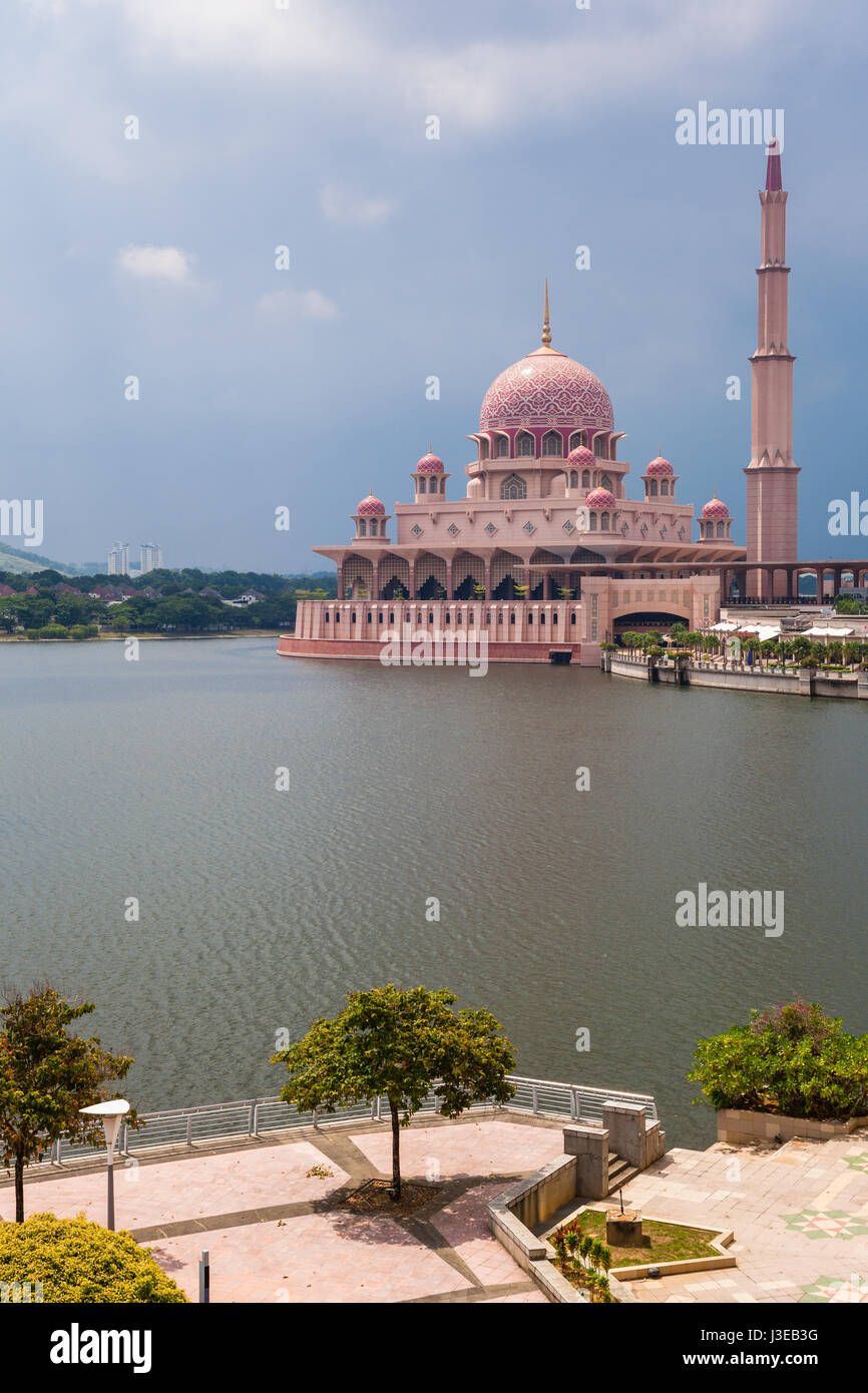 Mosquée Putra rose, Putrajaya, Malaisie. Banque D'Images