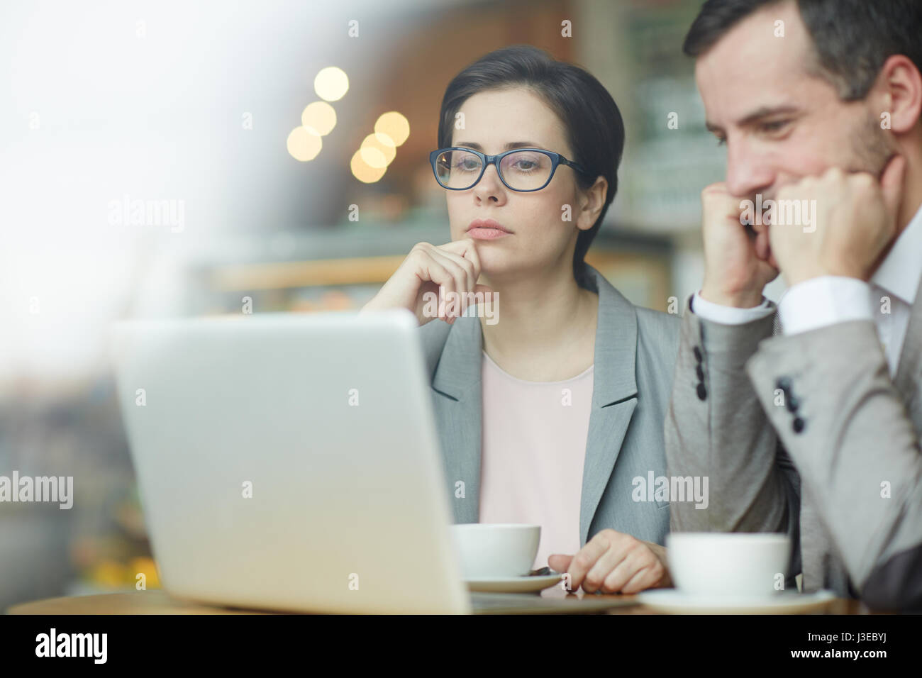 La lecture des données sur le net Banque D'Images