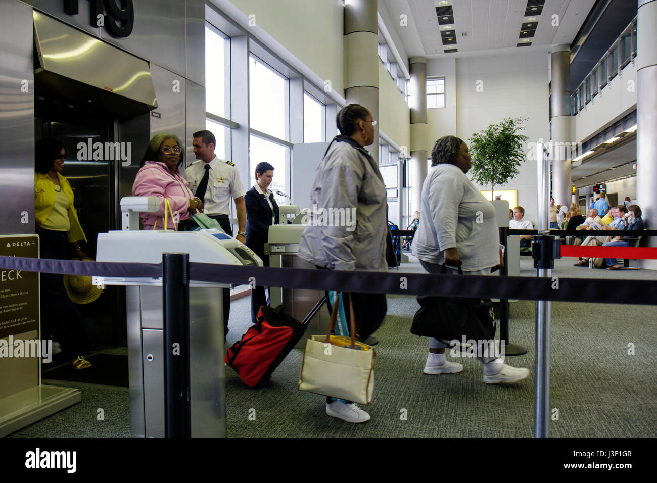 Miami Florida, aéroport international, Black Blacks Africains ethnie minoritaire, adultes femme femme femme femme, surpoids obésité gras il Banque D'Images