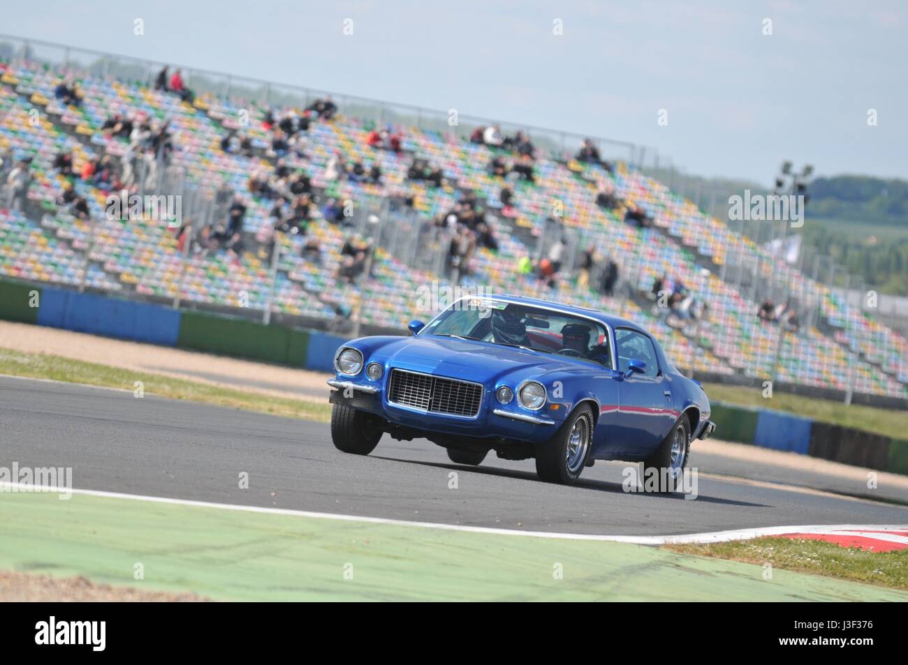 Chevrolet Camaro Z28 sur la piste de Magny-cours, Banque D'Images