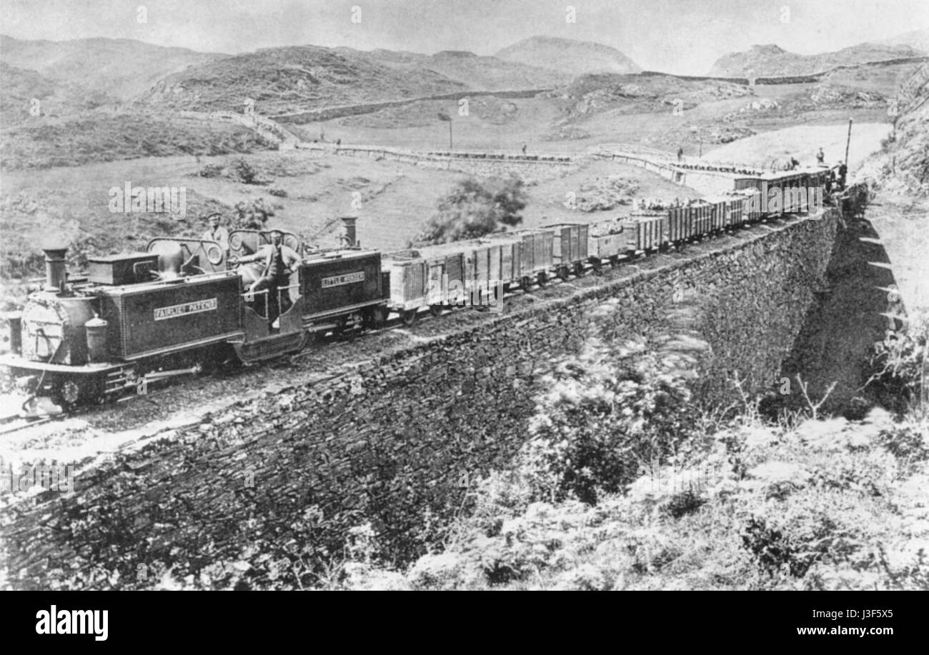 Représentation historique ou photographie de la région de Ffestiniog, portant éventuellement sur un aspect spécifique de son histoire culturelle ou industrielle. La région de Ffestiniog est connue pour son histoire ferroviaire et minière, ainsi que pour sa riche beauté naturelle. Banque D'Images