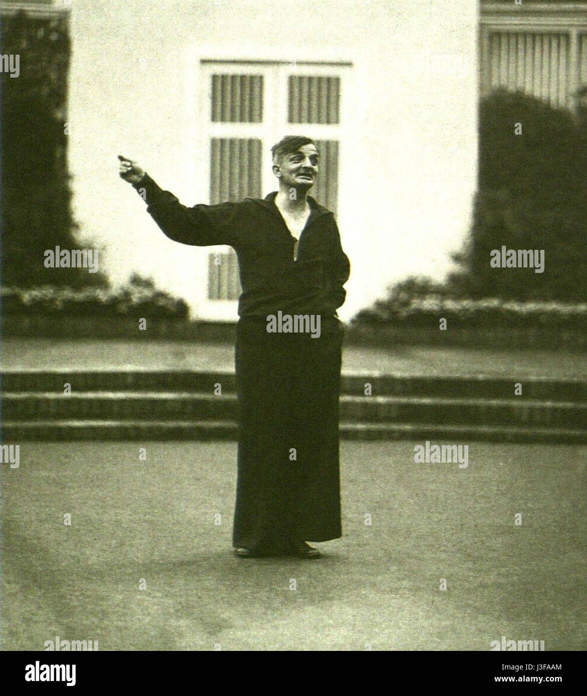 Cette œuvre, créée par Joachim Ringelnatz en 1926, présente un portrait de Genja Jonas, mettant en valeur le style caractéristique de Ringelnatz, mêlant humour et expressionnisme dans ses œuvres. Banque D'Images