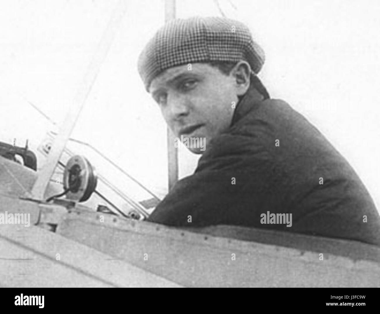 Georges Chave, connu sous le nom de Geo Chavez, était un aviateur français renommé pour ses vols pionniers au début du XXe siècle, contribuant de manière significative à l'histoire de l'aviation. Banque D'Images