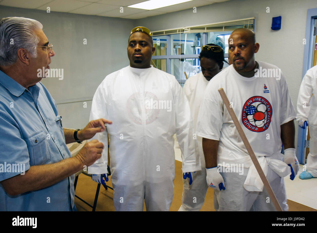 Miami Florida,Charles Hadley Park,ACCÈS Miami,Sherwin Williams Paint Training,cours gratuit,enseigner les compétences du peintre,multiculturel,Black Blacks African A Banque D'Images
