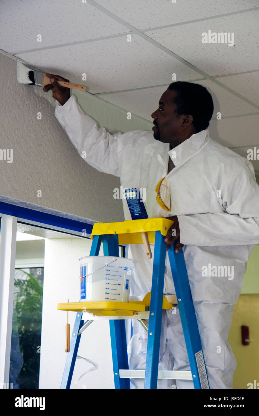 Miami Florida,Charles Hadley Park,ACCÈS Miami,Sherwin Williams Paint Training,cours gratuit,enseigner les compétences du peintre,Black man men men male,apprenti,workin Banque D'Images