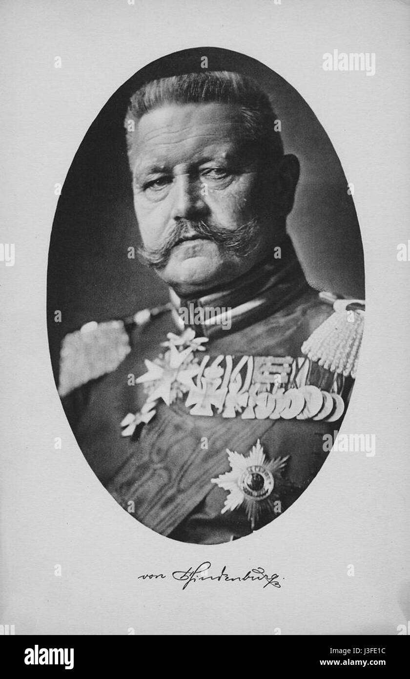 Le maréchal Paul von Hindenburg était un chef militaire allemand pendant la première Guerre mondiale. Il est surtout connu pour son rôle dans les victoires allemandes sur le front de l'est et pour devenir plus tard président de l'Allemagne pendant la République de Weimar. Banque D'Images