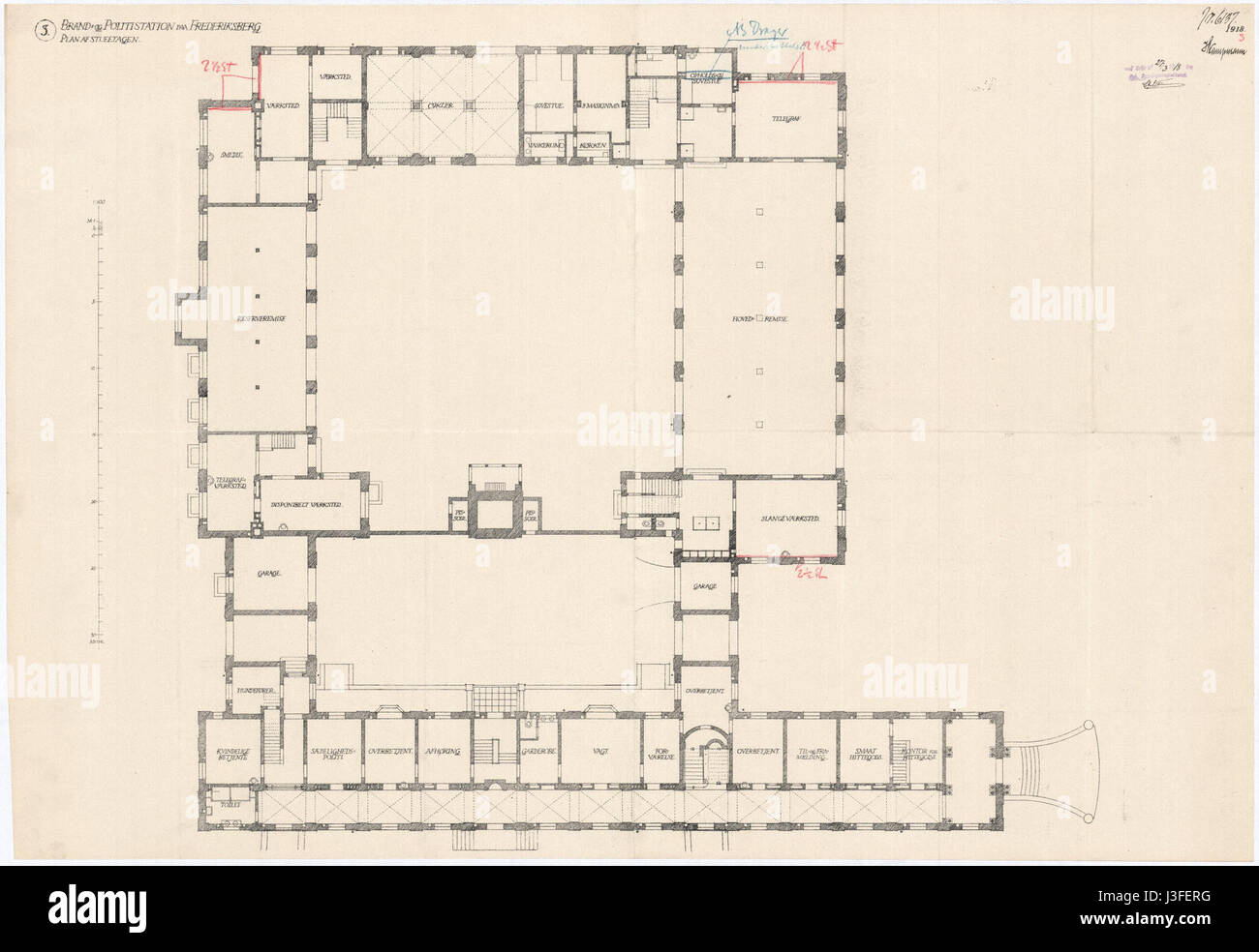 Le poste de pompiers et de police de Frederiksberg est un élément clé de l'infrastructure de sécurité publique de Copenhague. Le rendu décrit la conception architecturale de cet important bâtiment, mettant en valeur son rôle au service de la communauté. Banque D'Images